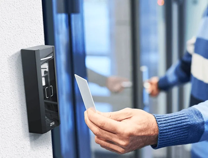 Dispositivo di controllo accessi 2n